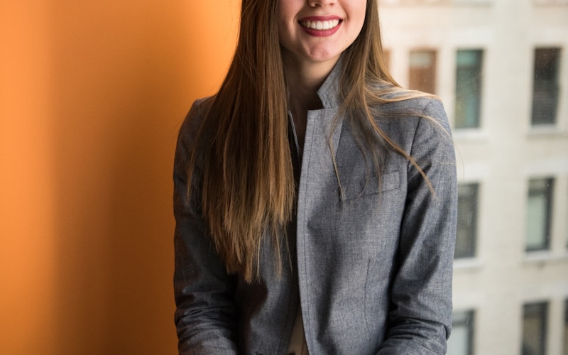 Familie liest zusammen - Finanzdienstleistungen für alle